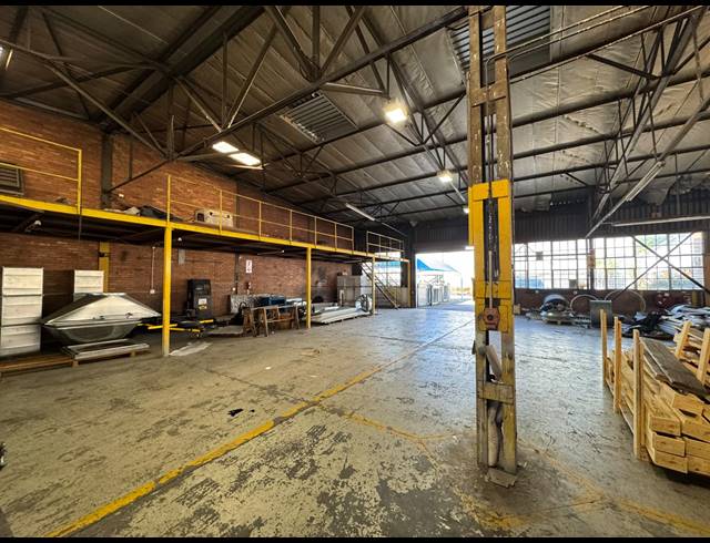 742M² WAREHOUSE TO LET IN SPARTAN